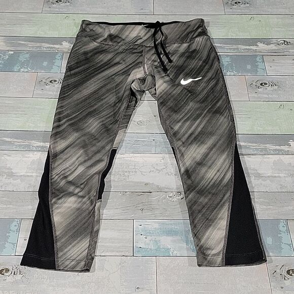 Nike Dri-Fit Capri Workout Pants sz Medium - Picture 1 of 5